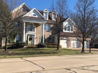 1049 Ridgeway Meadow Dr, Ballwin, MO 63021