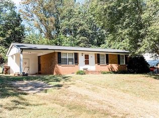 1235 Village Cir, Hickory, NC 28602