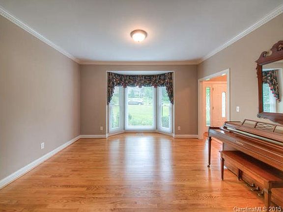 5th image of 2338 Erika Ln