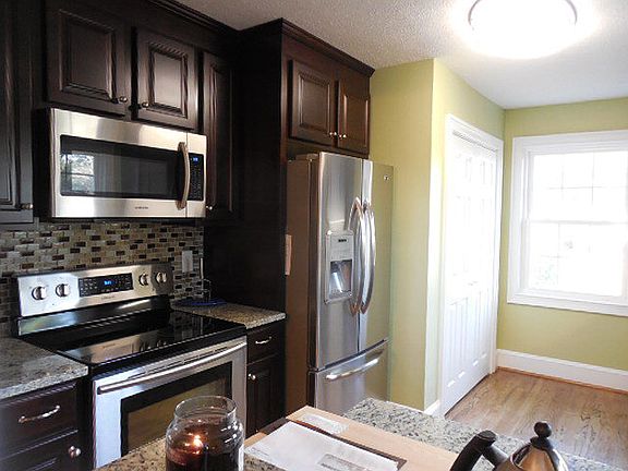 5th image of 315 Spruce Hl