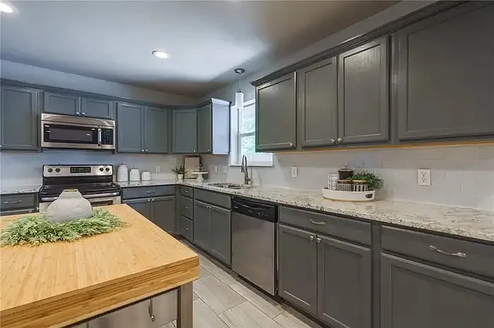 1501 Carlton Way — Photo 11