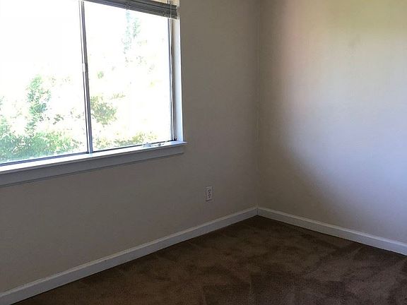 5th image of 1451 N Ashland Ave APT 10