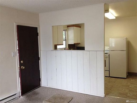 4th image of 10908 Valley Ave E