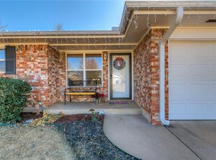 618 W Elder Dr, Mustang, OK 73064
