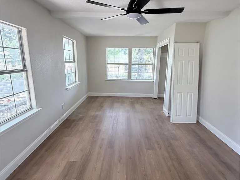 9532 E Avenue I — Photo 10