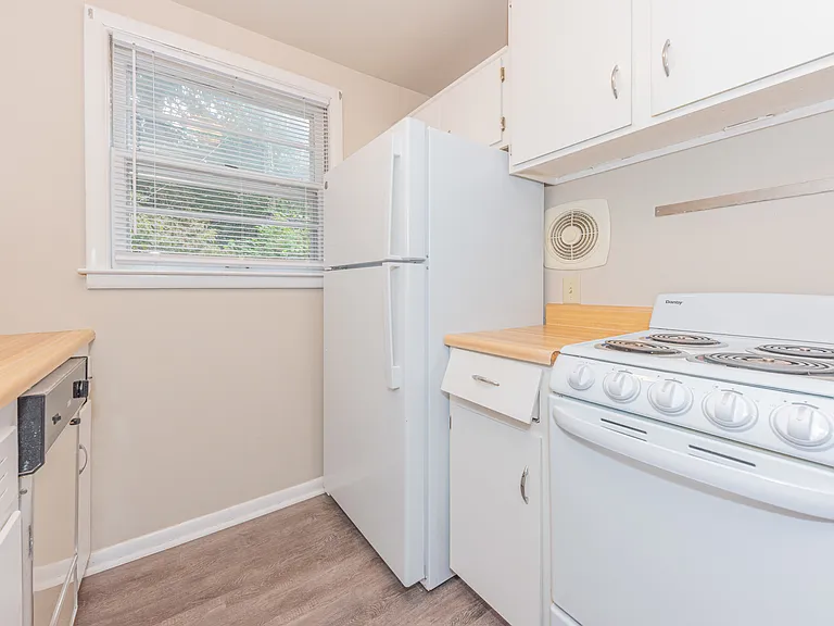 605 Snyder Ave #2 — Photo 8