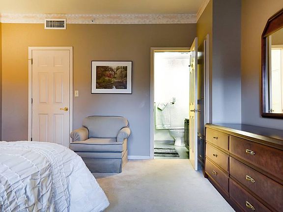 5th image of 5206 Foster St #102-202