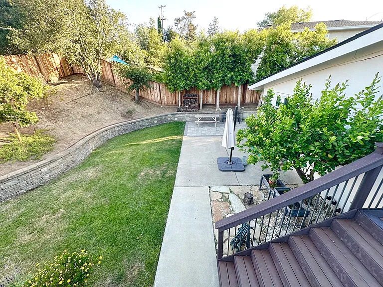 536 Roxbury Ln — Photo 11