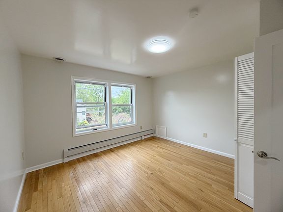 4th image of 361 Fort Lee Rd Unit 1