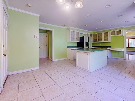 3rd image of 1005 Seminole Trl