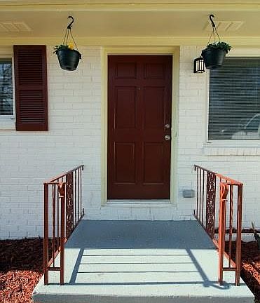 3rd image of 948 Meadow Rock Dr