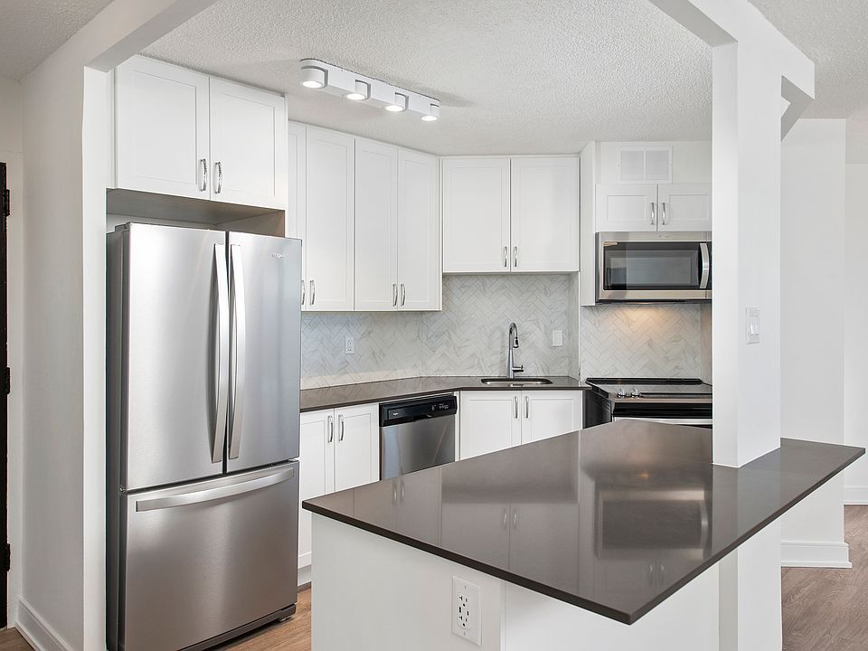 1st image of 3122 Hurontario St #1104