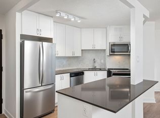 3122 Hurontario St #807, Mississauga, ON L5B1N8
