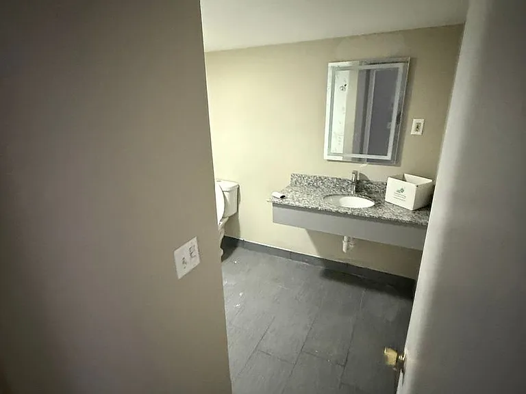 2415 Paradise Blvd — Photo 10