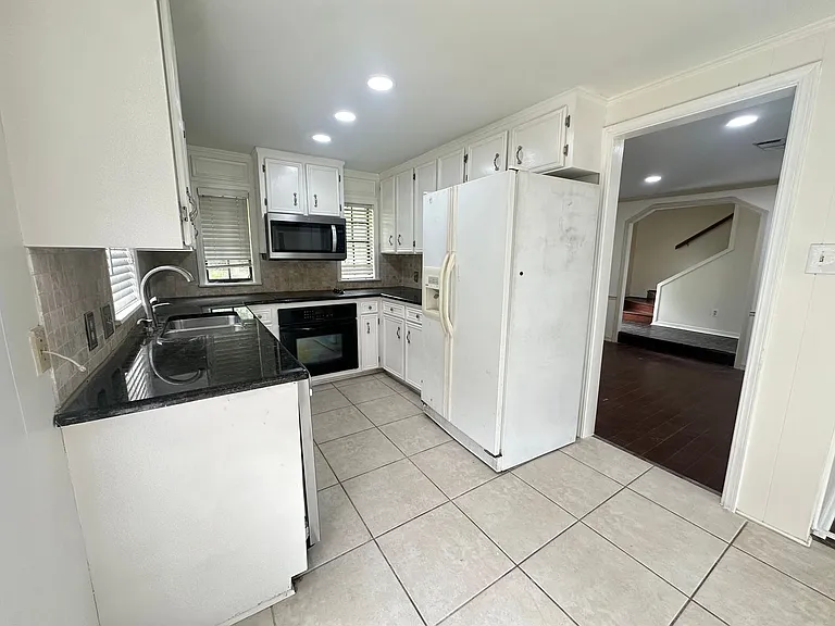 522 S Dresden Ct — Photo 9