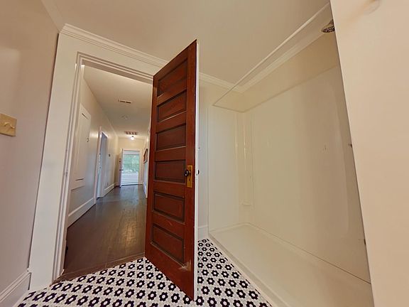 4th image of 609 Park Ave