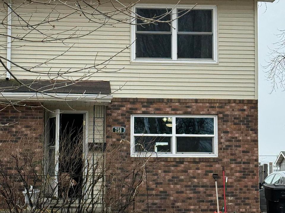 1st image of 758 Great Plains Ct S