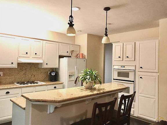 5th image of 330 Hollyhill Dr