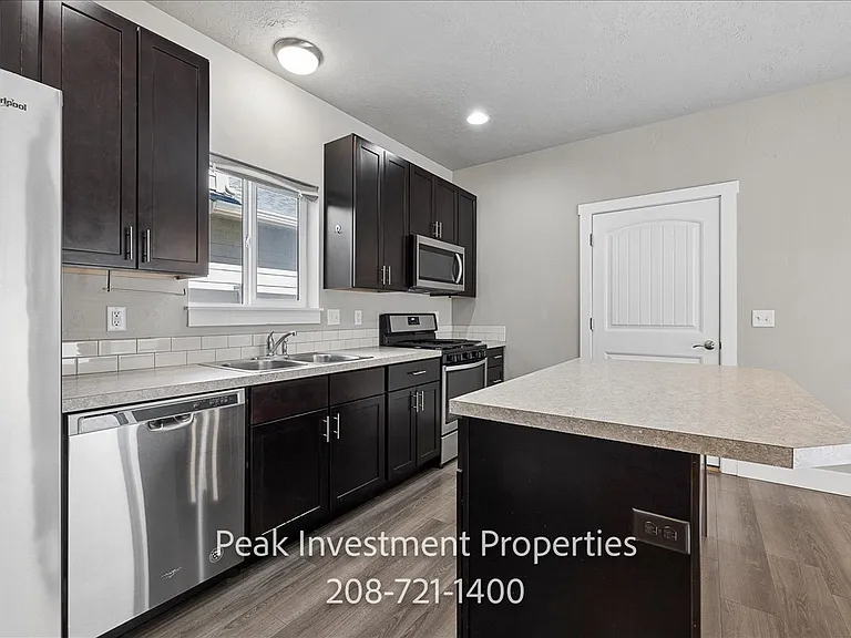 315 E Denver St — Photo 9