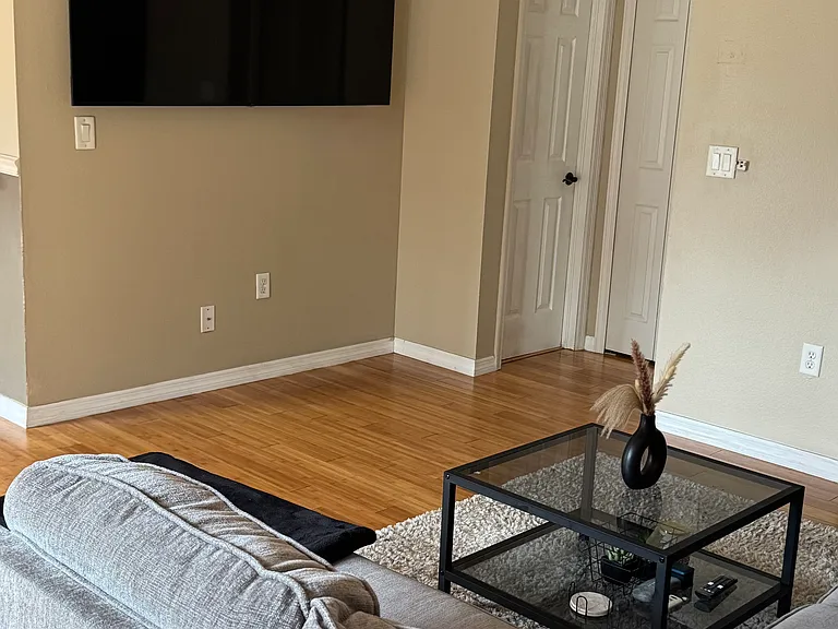 6325 Treetop Cir — Photo 10