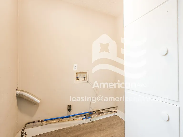 1761179_013_laundry_room_13684749.jpg
