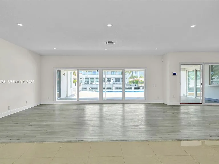 16453 NE 33rd Ave — Photo 5