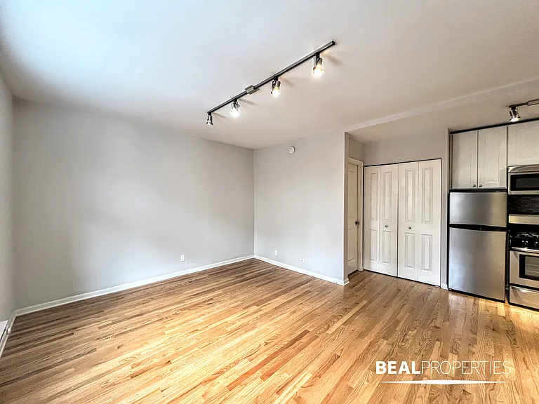 2834 W Palmer St — Photo 14