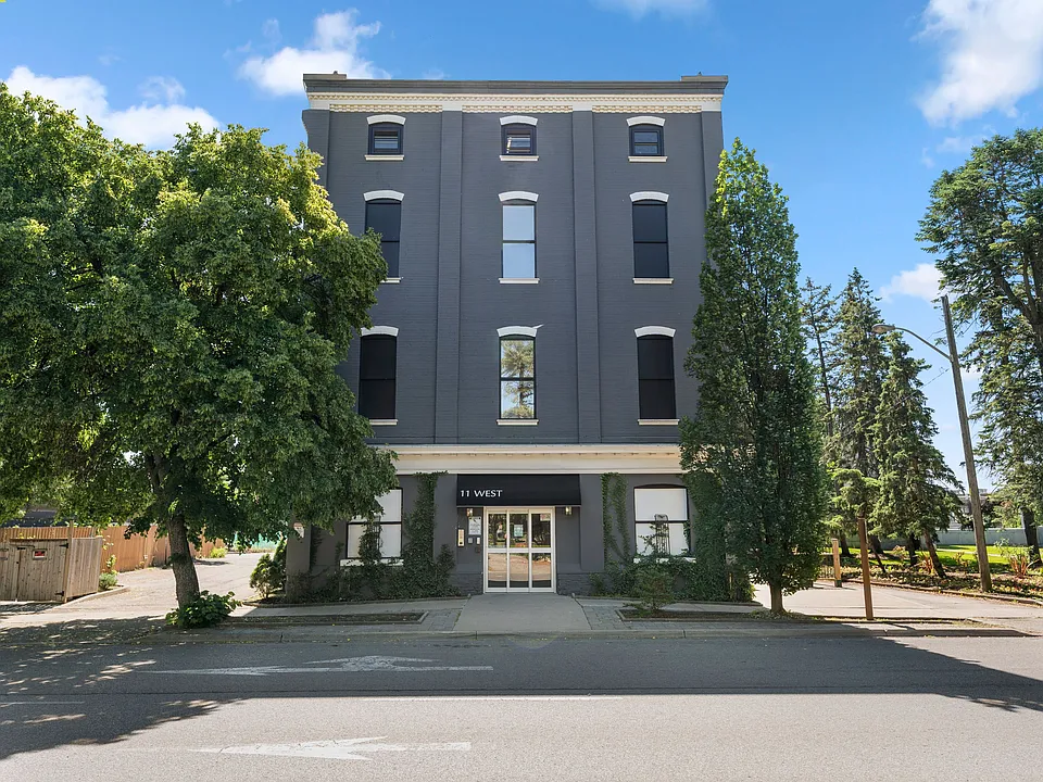11 West St #405