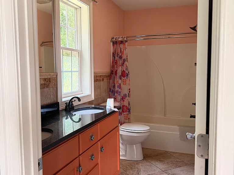 307 Hewitt Dr — Photo 6