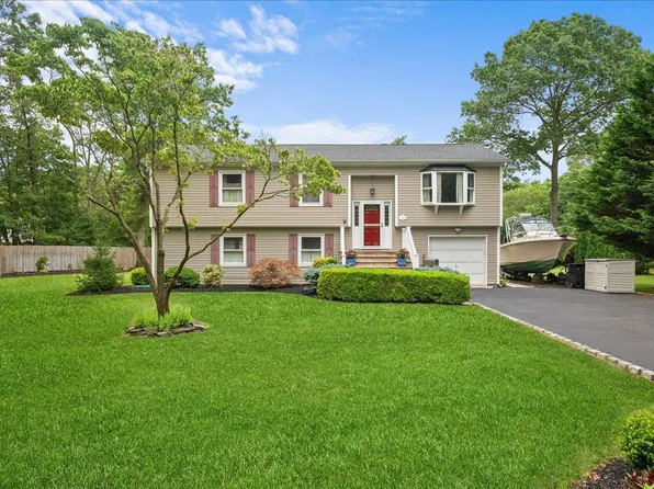353 Brookville Avenue, Islip, NY 11751