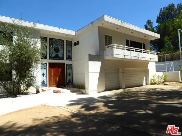 15656 Crownridge Pl, Sherman Oaks, CA 91403