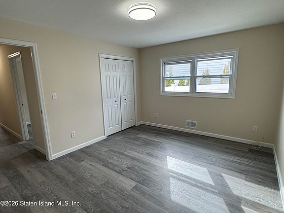 4th image of 27 Ashland Ave E #1