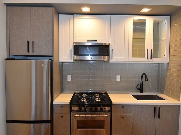 2nd image of 539 Park Pl #3H