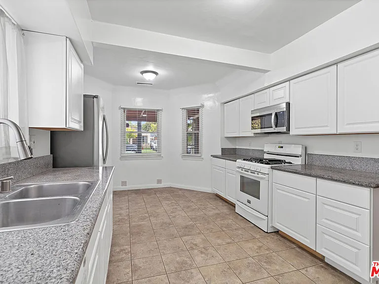 1150 Grant Ave — Photo 11