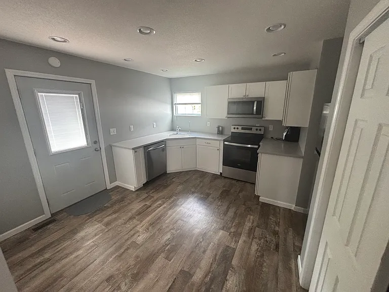 533 Davis St — Photo 2