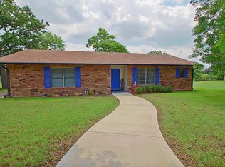 306 Northwest Dr, Fredericksburg, TX 78624