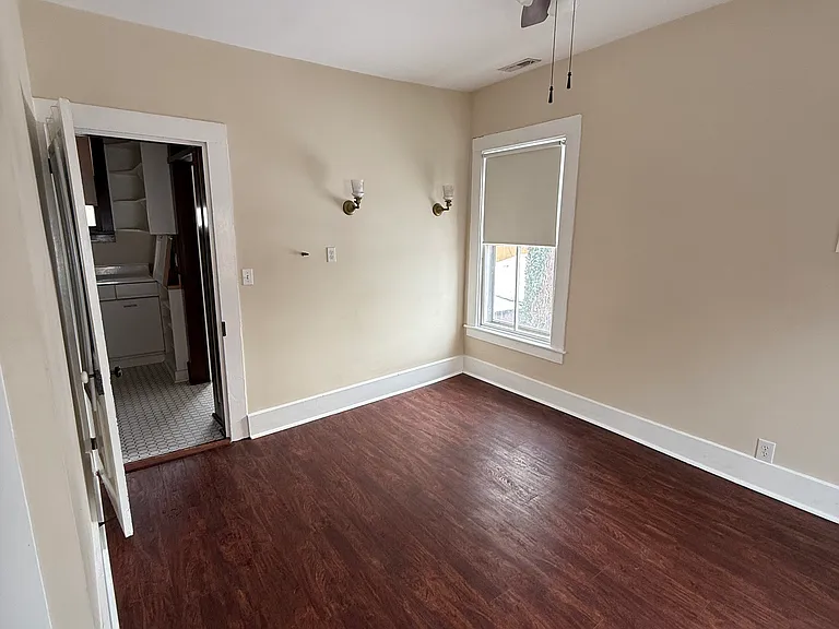 513 SE 2nd St #D — Photo 4