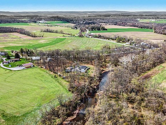 2nd image of 180 Barlow Rd