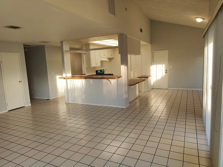 13553 Avenida La Vis — Photo 5