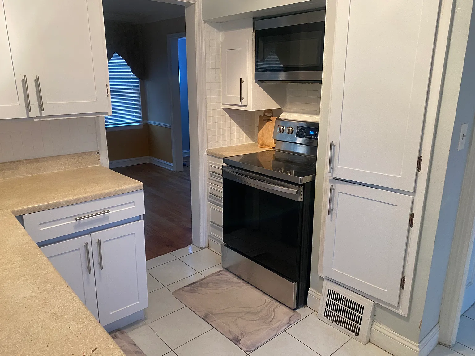 4 bed, 1366 sqft, $2,100 — Photo 4