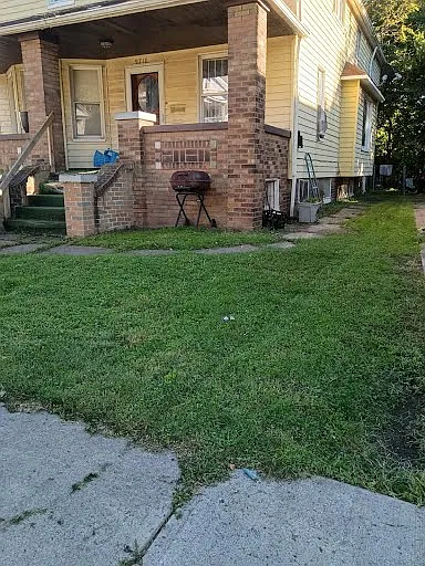3 bed, 1022 sqft, $1,300 — Photo 2
