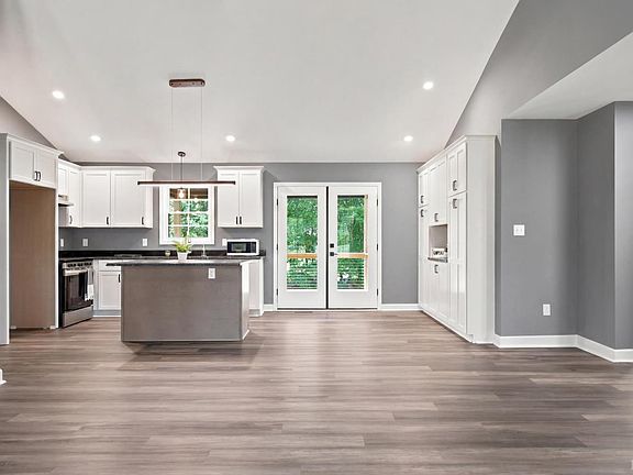 3rd image of 173 Orchard Dr