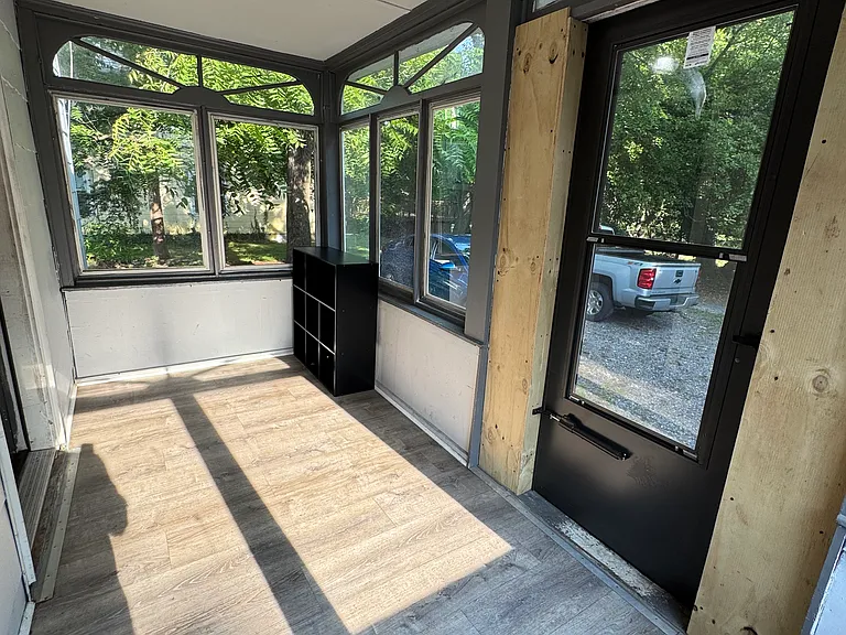 215 E High St — Photo 13