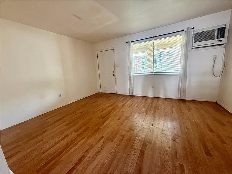 625 Papworth Ave #E — Photo 3