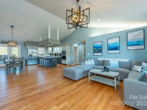 124 Martin Branch Rd, Leicester, NC 28748