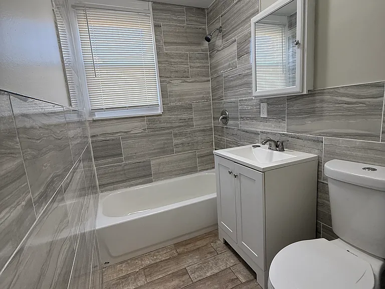 241 12th Ave #1L — Photo 8