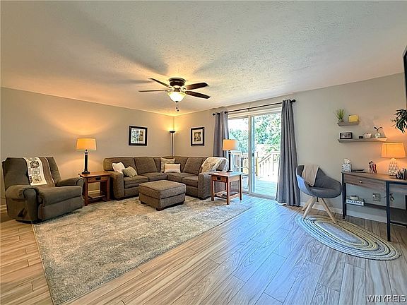 4th image of 111 Courtshire Ln