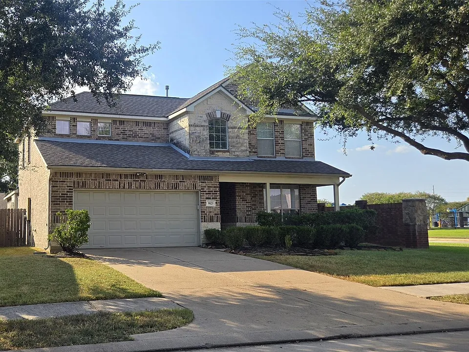 9823 Red Rugosa Dr