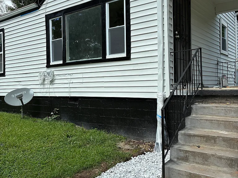 Mitchell St — Photo 1
