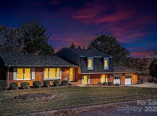 102 Castlegate Dr, Morganton, NC 28655